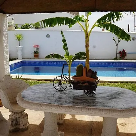Completa Con Piscina En Villa