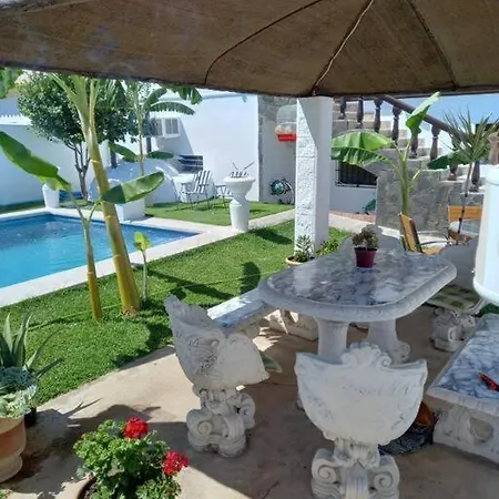 Completa Con Piscina En Villa