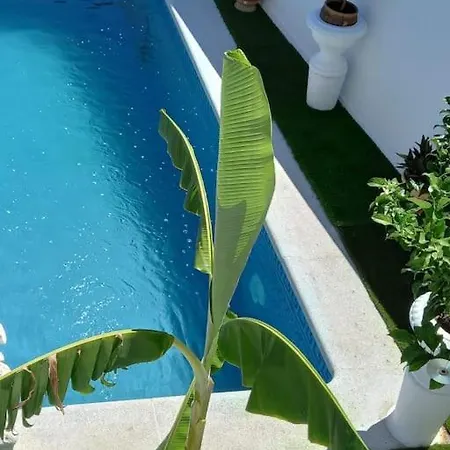 Completa Con Piscina En Villa