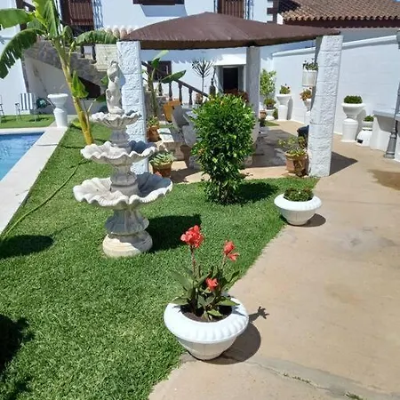 Villa Completa Con Piscina En *