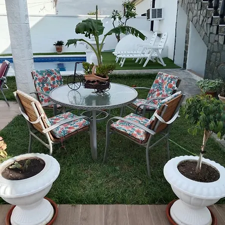 Completa Con Piscina En Villa