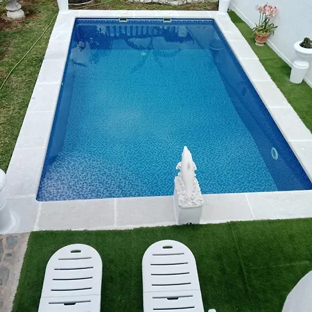 Completa Con Piscina En *